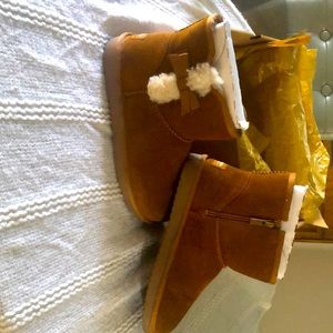 Used Koolaburra by Ugg K Victoria Mini Size 4